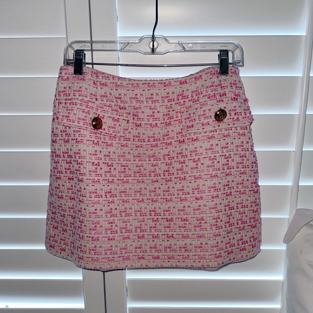 Pink tweed mini skirt! Worn once So cute and flattering and comfy- Gold buttons